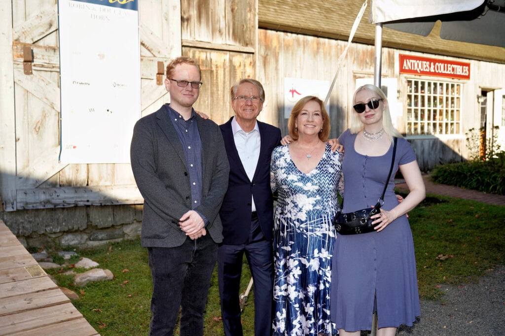 a7403383horn-family_orig