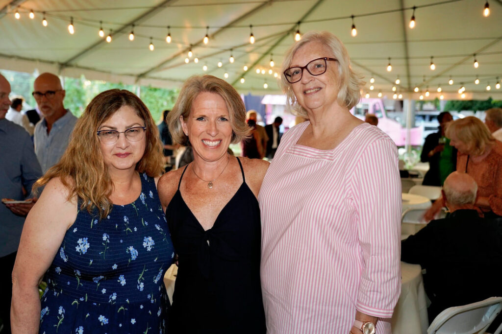 a7403474-robins-friends_orig